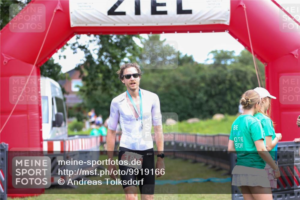 21.06.2026 - 29. Vierlanden-Triathlon Andreas Tolksdorf http://msf.ph/oto/9919166 21.06.2026 12:43:51 Ziel  meine-sportfotos.de