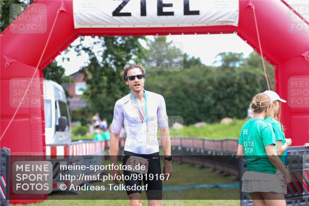 21.06.2026 - 29. Vierlanden-Triathlon Andreas Tolksdorf http://msf.ph/oto/9919167 21.06.2026 12:43:51 Ziel  meine-sportfotos.de