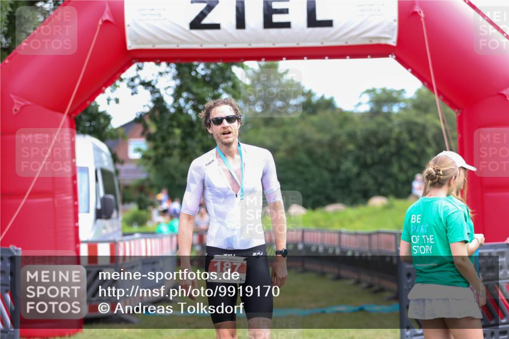 21.06.2026 - 29. Vierlanden-Triathlon Andreas Tolksdorf http://msf.ph/oto/9919170 21.06.2026 12:43:51 Ziel  meine-sportfotos.de