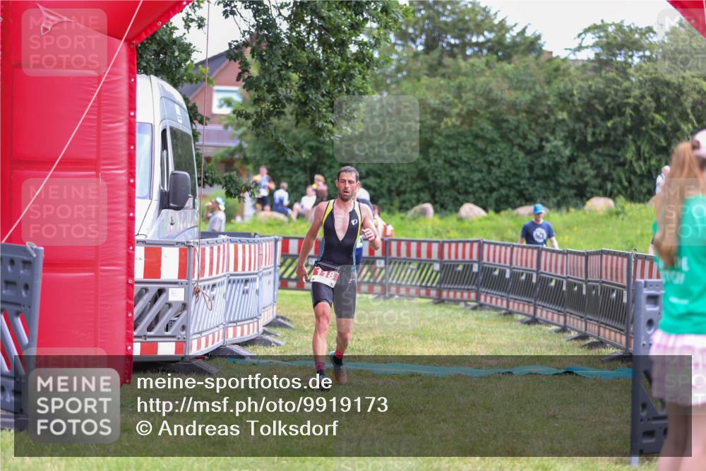 21.06.2026 - 29. Vierlanden-Triathlon Andreas Tolksdorf http://msf.ph/oto/9919173 21.06.2026 12:44:16 Ziel 118, 819 meine-sportfotos.de