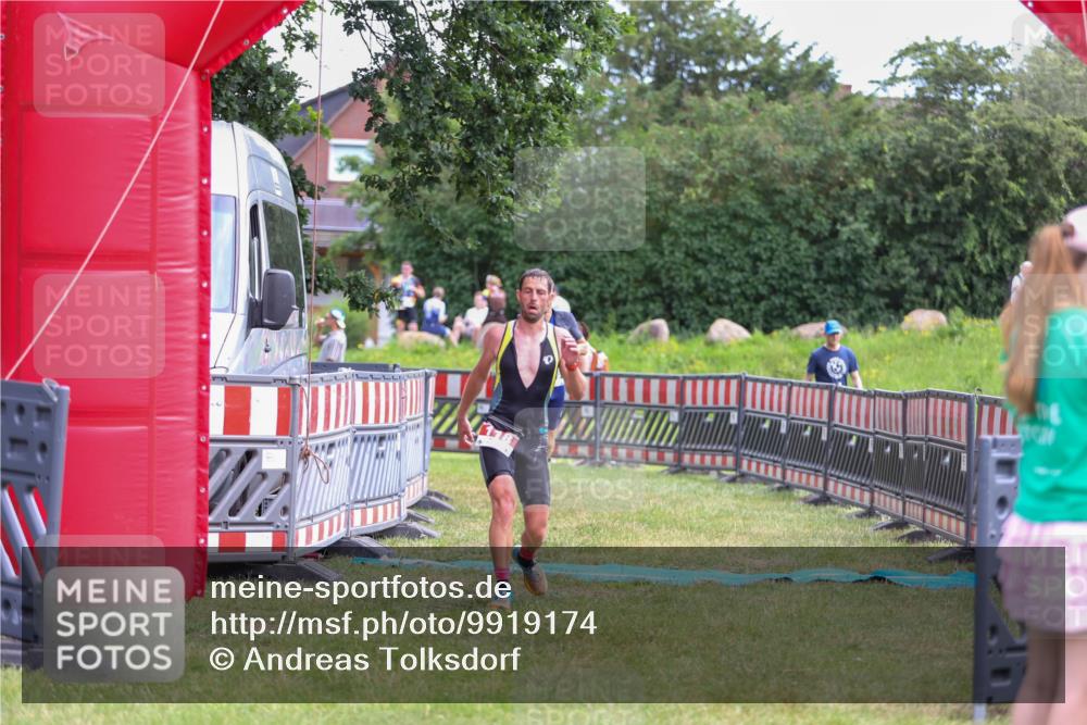 21.06.2026 - 29. Vierlanden-Triathlon Andreas Tolksdorf http://msf.ph/oto/9919174 21.06.2026 12:44:16 Ziel 118, 819 meine-sportfotos.de