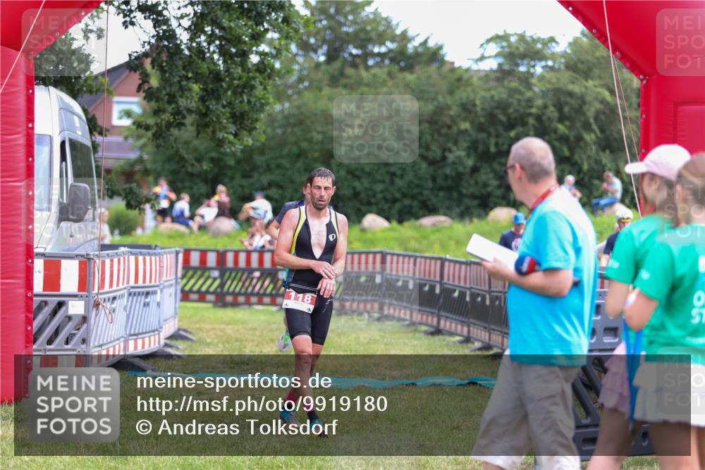 21.06.2026 - 29. Vierlanden-Triathlon Andreas Tolksdorf http://msf.ph/oto/9919180 21.06.2026 12:44:18 Ziel 118, 819 meine-sportfotos.de