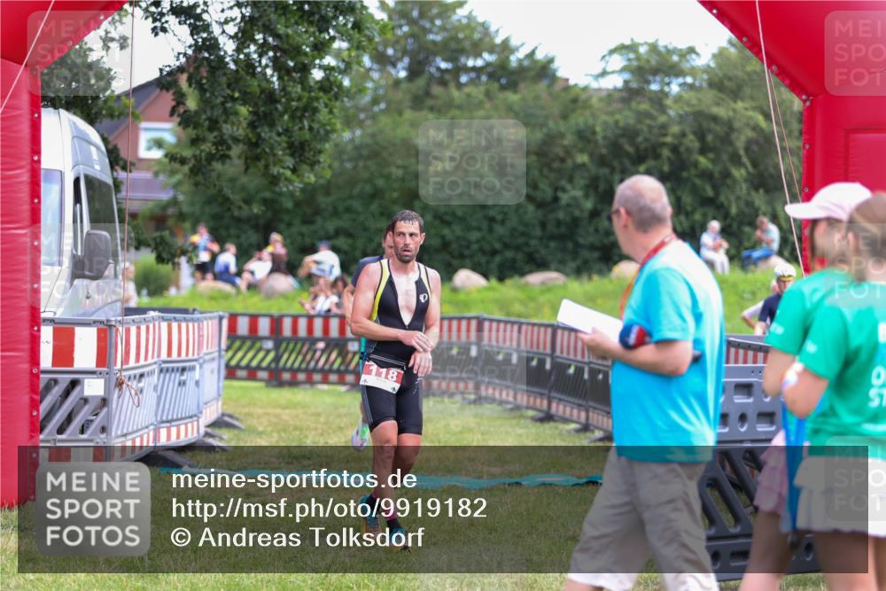 21.06.2026 - 29. Vierlanden-Triathlon Andreas Tolksdorf http://msf.ph/oto/9919182 21.06.2026 12:44:18 Ziel 118, 819 meine-sportfotos.de