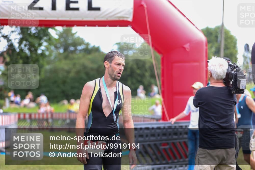 21.06.2026 - 29. Vierlanden-Triathlon Andreas Tolksdorf http://msf.ph/oto/9919194 21.06.2026 12:44:31 Ziel 667 meine-sportfotos.de
