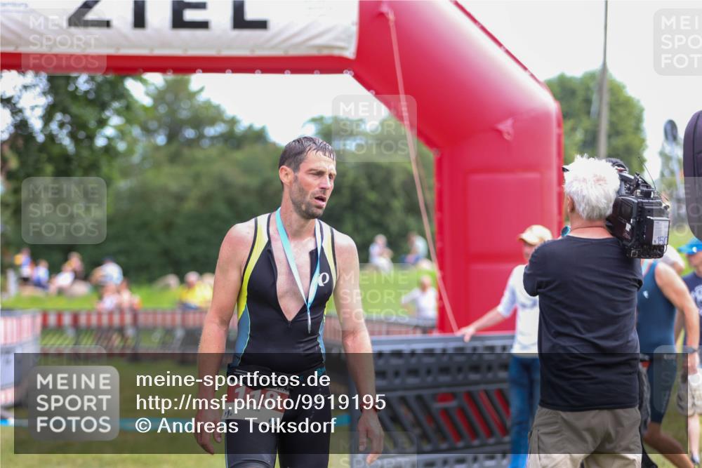 21.06.2026 - 29. Vierlanden-Triathlon Andreas Tolksdorf http://msf.ph/oto/9919195 21.06.2026 12:44:31 Ziel 667 meine-sportfotos.de