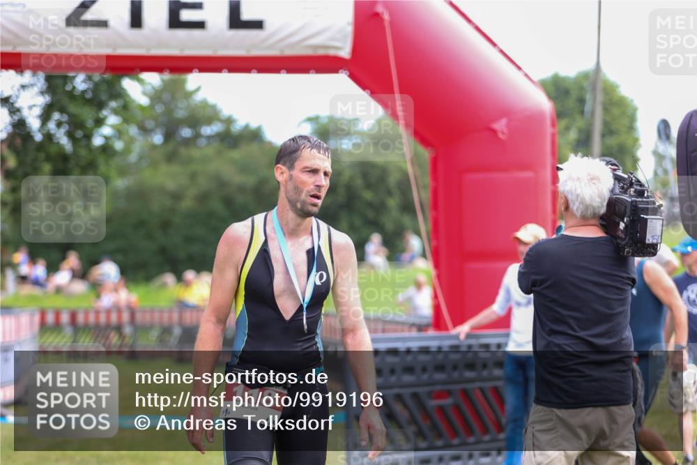 21.06.2026 - 29. Vierlanden-Triathlon Andreas Tolksdorf http://msf.ph/oto/9919196 21.06.2026 12:44:32 Ziel 667 meine-sportfotos.de