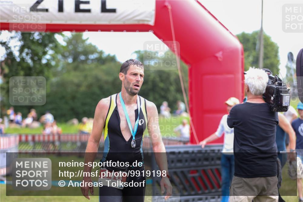21.06.2026 - 29. Vierlanden-Triathlon Andreas Tolksdorf http://msf.ph/oto/9919198 21.06.2026 12:44:32 Ziel 667 meine-sportfotos.de