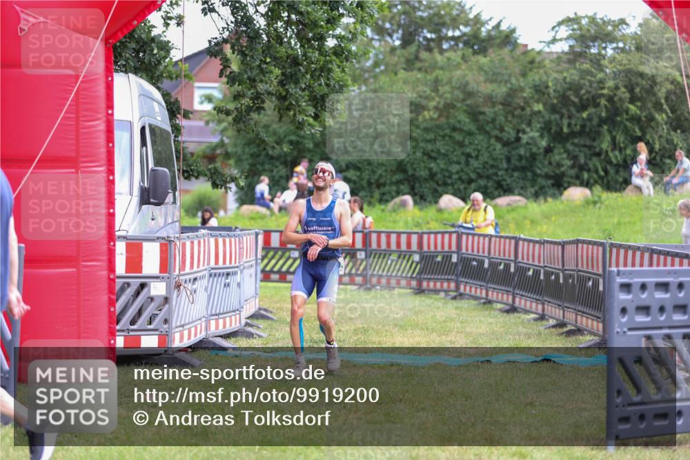 21.06.2026 - 29. Vierlanden-Triathlon Andreas Tolksdorf http://msf.ph/oto/9919200 21.06.2026 12:44:37 Ziel 667 meine-sportfotos.de