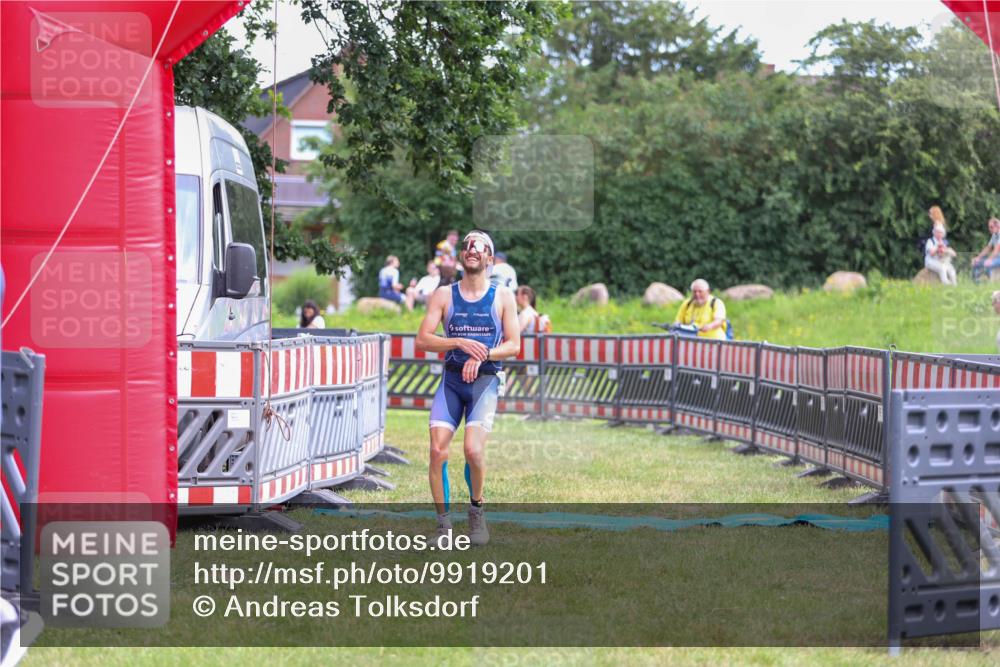21.06.2026 - 29. Vierlanden-Triathlon Andreas Tolksdorf http://msf.ph/oto/9919201 21.06.2026 12:44:37 Ziel 667 meine-sportfotos.de