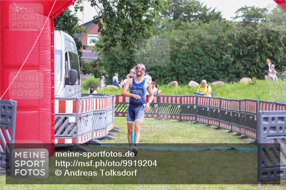 21.06.2026 - 29. Vierlanden-Triathlon Andreas Tolksdorf http://msf.ph/oto/9919204 21.06.2026 12:44:37 Ziel 667 meine-sportfotos.de