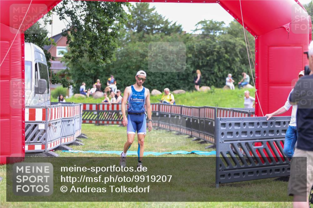 21.06.2026 - 29. Vierlanden-Triathlon Andreas Tolksdorf http://msf.ph/oto/9919207 21.06.2026 12:44:39 Ziel 667 meine-sportfotos.de