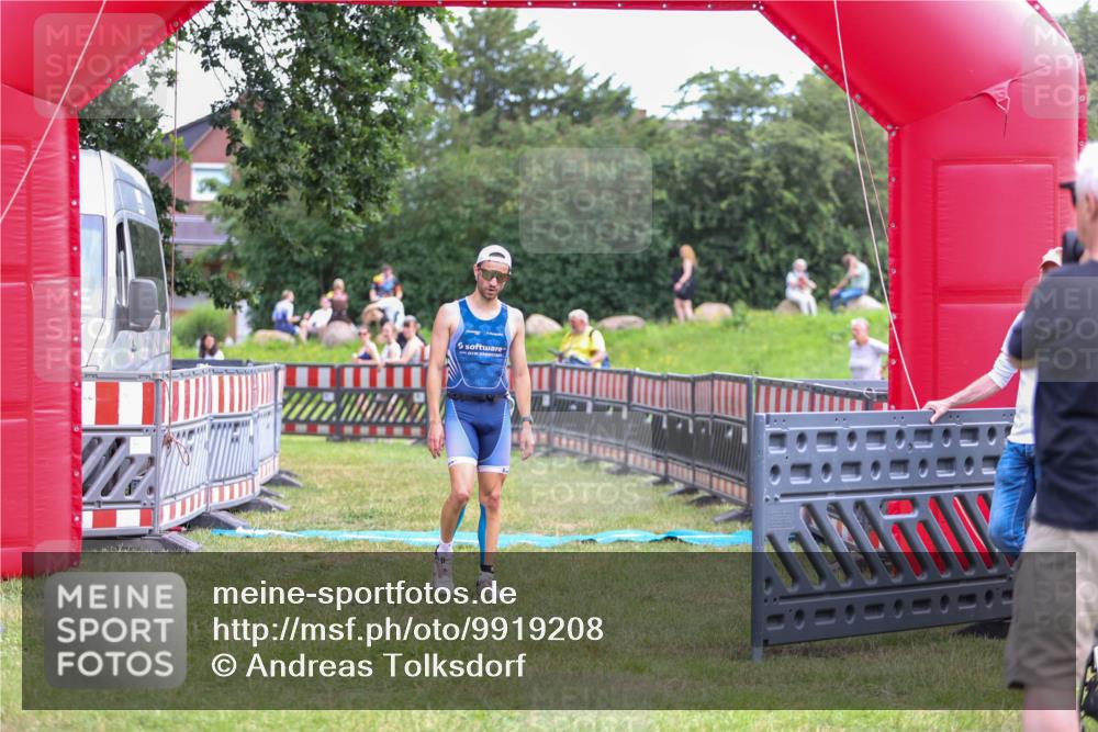 21.06.2026 - 29. Vierlanden-Triathlon Andreas Tolksdorf http://msf.ph/oto/9919208 21.06.2026 12:44:39 Ziel 667 meine-sportfotos.de