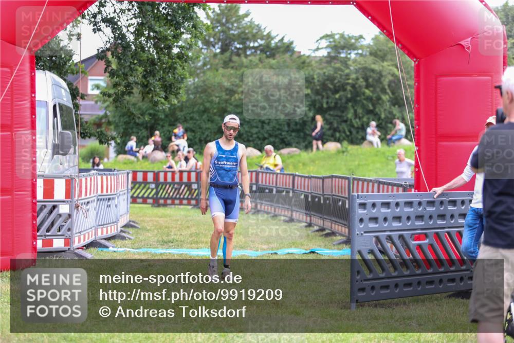 21.06.2026 - 29. Vierlanden-Triathlon Andreas Tolksdorf http://msf.ph/oto/9919209 21.06.2026 12:44:39 Ziel 667 meine-sportfotos.de