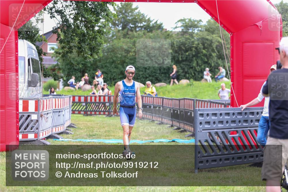 21.06.2026 - 29. Vierlanden-Triathlon Andreas Tolksdorf http://msf.ph/oto/9919212 21.06.2026 12:44:39 Ziel 667 meine-sportfotos.de