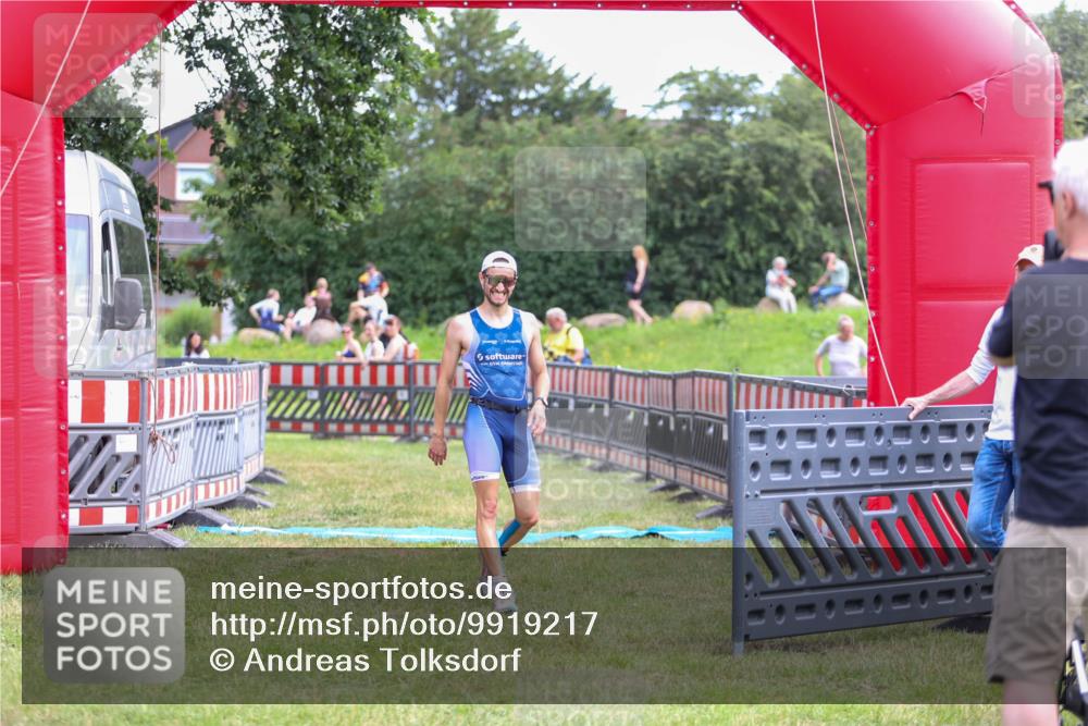 21.06.2026 - 29. Vierlanden-Triathlon Andreas Tolksdorf http://msf.ph/oto/9919217 21.06.2026 12:44:39 Ziel 667 meine-sportfotos.de
