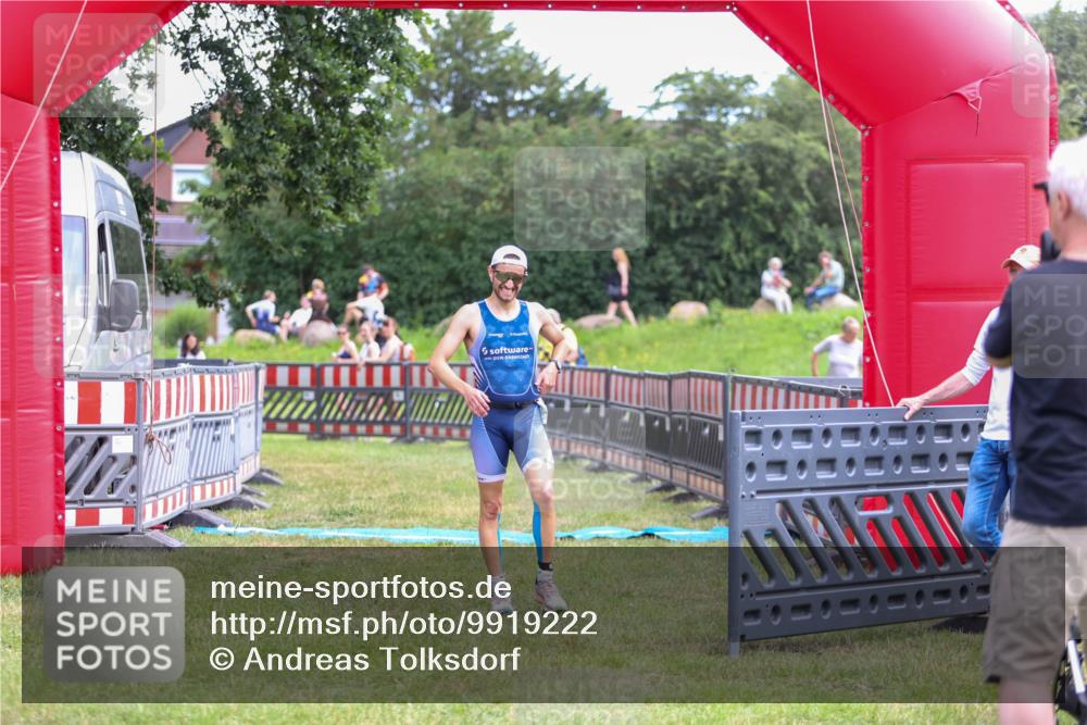 21.06.2026 - 29. Vierlanden-Triathlon Andreas Tolksdorf http://msf.ph/oto/9919222 21.06.2026 12:44:39 Ziel 667 meine-sportfotos.de