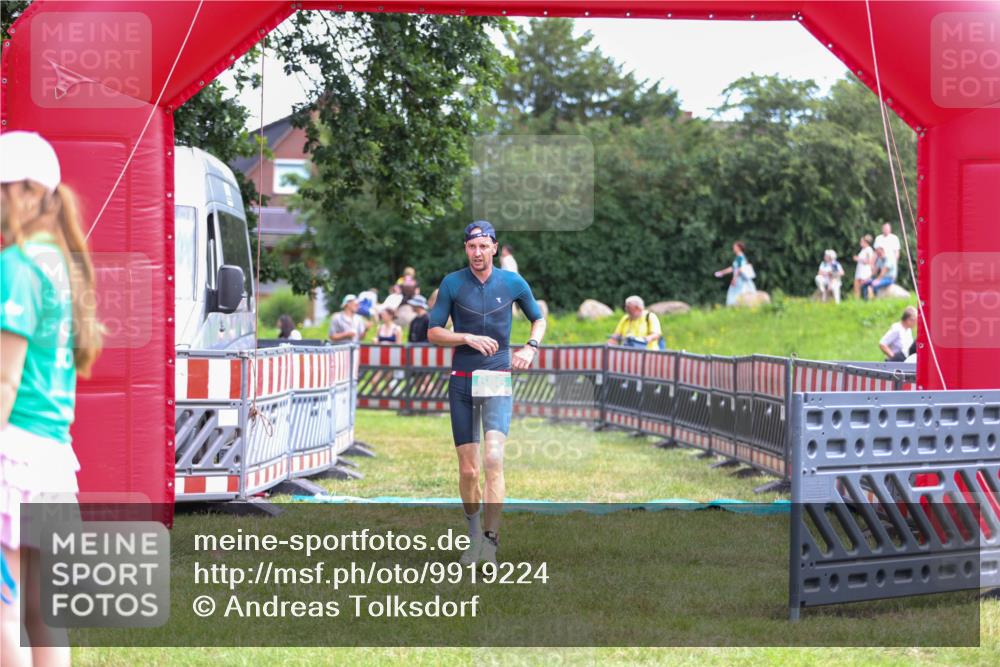 21.06.2026 - 29. Vierlanden-Triathlon Andreas Tolksdorf http://msf.ph/oto/9919224 21.06.2026 12:45:48 Ziel 686 meine-sportfotos.de