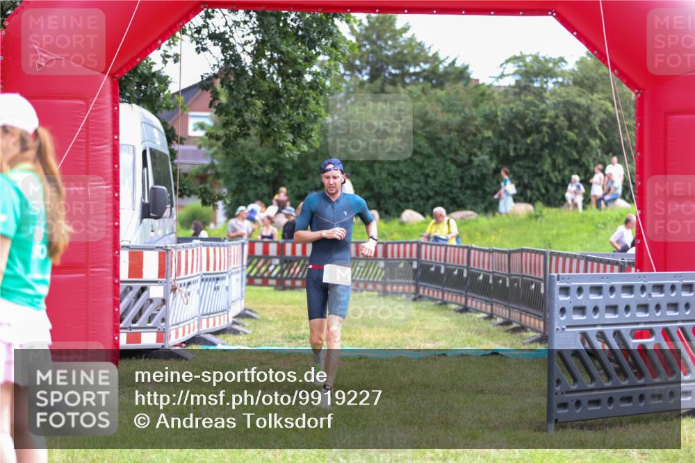 21.06.2026 - 29. Vierlanden-Triathlon Andreas Tolksdorf http://msf.ph/oto/9919227 21.06.2026 12:45:48 Ziel 686 meine-sportfotos.de