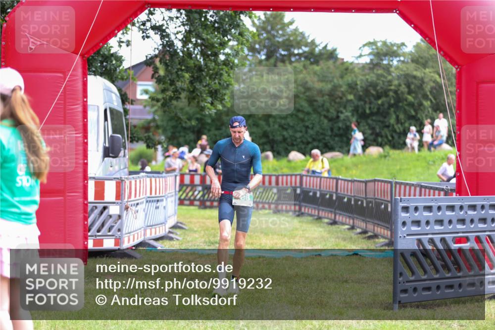 21.06.2026 - 29. Vierlanden-Triathlon Andreas Tolksdorf http://msf.ph/oto/9919232 21.06.2026 12:45:48 Ziel 686 meine-sportfotos.de