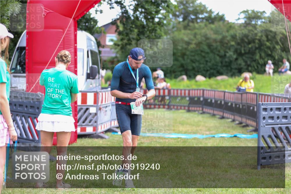 21.06.2026 - 29. Vierlanden-Triathlon Andreas Tolksdorf http://msf.ph/oto/9919240 21.06.2026 12:45:54 Ziel  meine-sportfotos.de