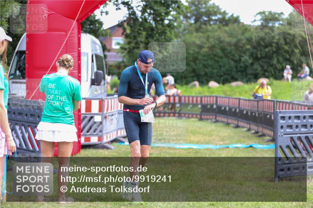 21.06.2026 - 29. Vierlanden-Triathlon Andreas Tolksdorf http://msf.ph/oto/9919241 21.06.2026 12:45:54 Ziel  meine-sportfotos.de