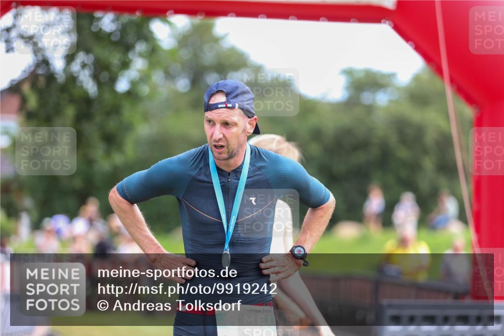 21.06.2026 - 29. Vierlanden-Triathlon Andreas Tolksdorf http://msf.ph/oto/9919242 21.06.2026 12:45:58 Ziel  meine-sportfotos.de