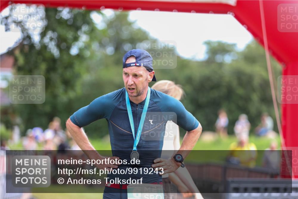 21.06.2026 - 29. Vierlanden-Triathlon Andreas Tolksdorf http://msf.ph/oto/9919243 21.06.2026 12:45:58 Ziel  meine-sportfotos.de