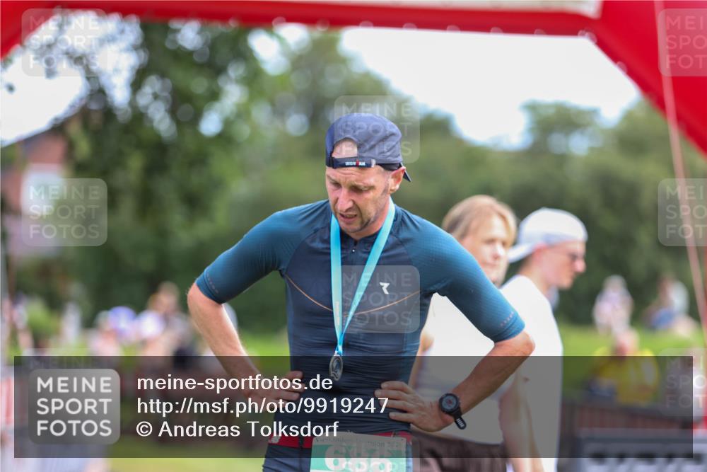 21.06.2026 - 29. Vierlanden-Triathlon Andreas Tolksdorf http://msf.ph/oto/9919247 21.06.2026 12:45:58 Ziel  meine-sportfotos.de