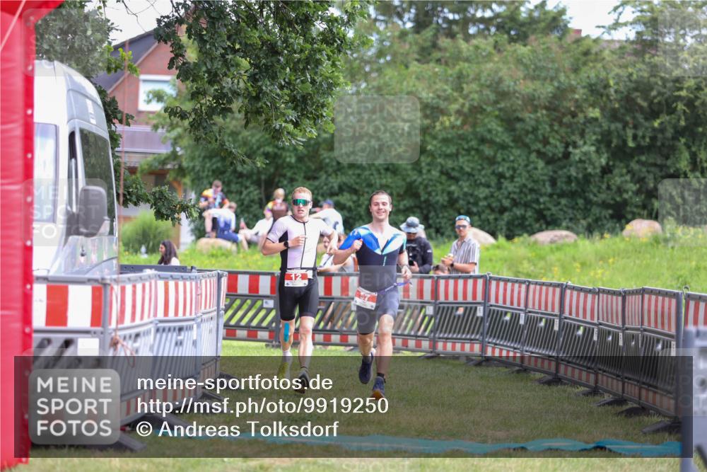 21.06.2026 - 29. Vierlanden-Triathlon Andreas Tolksdorf http://msf.ph/oto/9919250 21.06.2026 12:46:25 Ziel 12, 57 meine-sportfotos.de