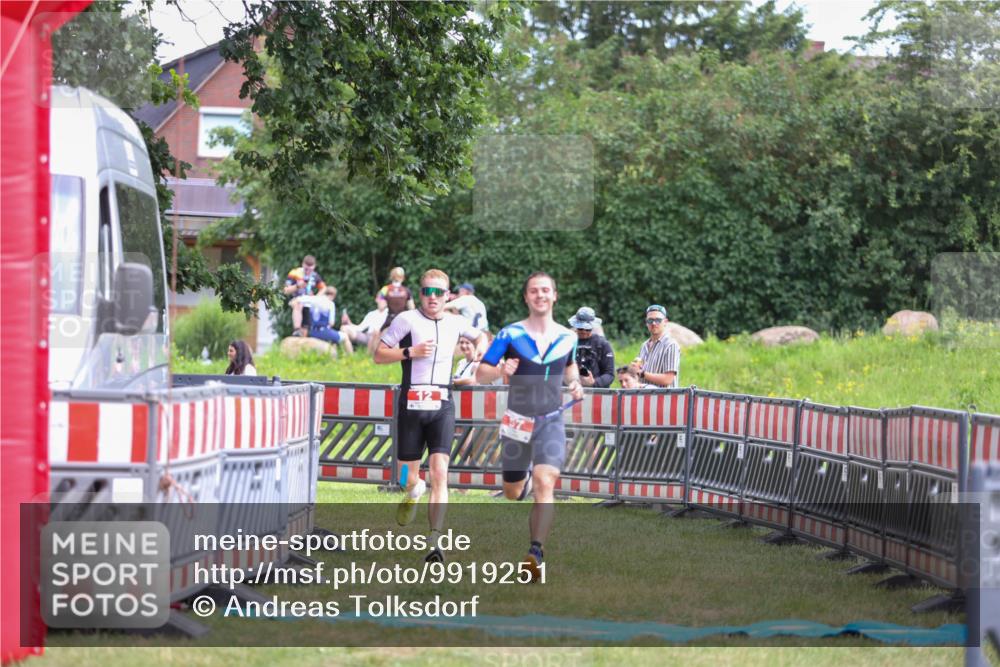 21.06.2026 - 29. Vierlanden-Triathlon Andreas Tolksdorf http://msf.ph/oto/9919251 21.06.2026 12:46:25 Ziel 12, 57 meine-sportfotos.de