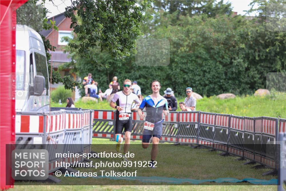 21.06.2026 - 29. Vierlanden-Triathlon Andreas Tolksdorf http://msf.ph/oto/9919252 21.06.2026 12:46:25 Ziel 12, 57 meine-sportfotos.de