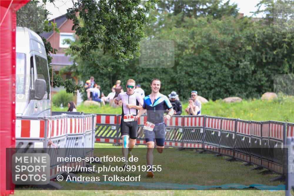 21.06.2026 - 29. Vierlanden-Triathlon Andreas Tolksdorf http://msf.ph/oto/9919255 21.06.2026 12:46:25 Ziel 12, 57 meine-sportfotos.de