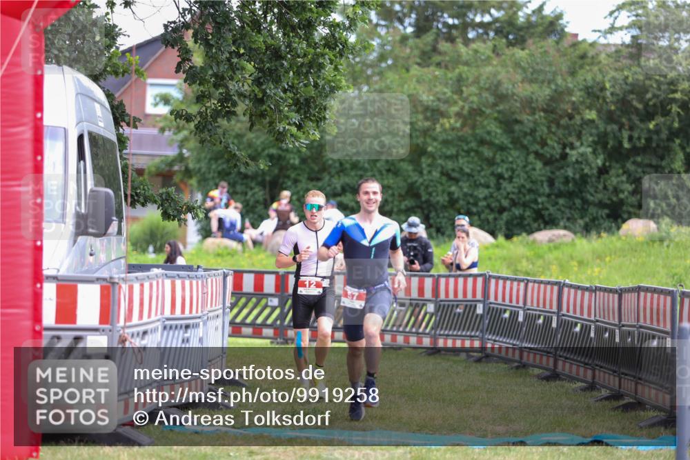 21.06.2026 - 29. Vierlanden-Triathlon Andreas Tolksdorf http://msf.ph/oto/9919258 21.06.2026 12:46:25 Ziel 12, 57 meine-sportfotos.de