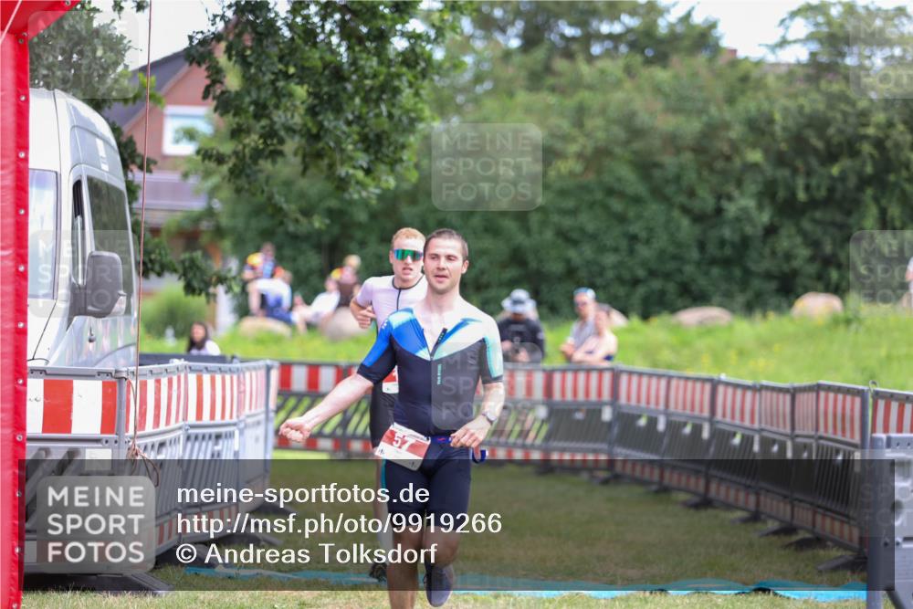 21.06.2026 - 29. Vierlanden-Triathlon Andreas Tolksdorf http://msf.ph/oto/9919266 21.06.2026 12:46:26 Ziel 12, 57 meine-sportfotos.de