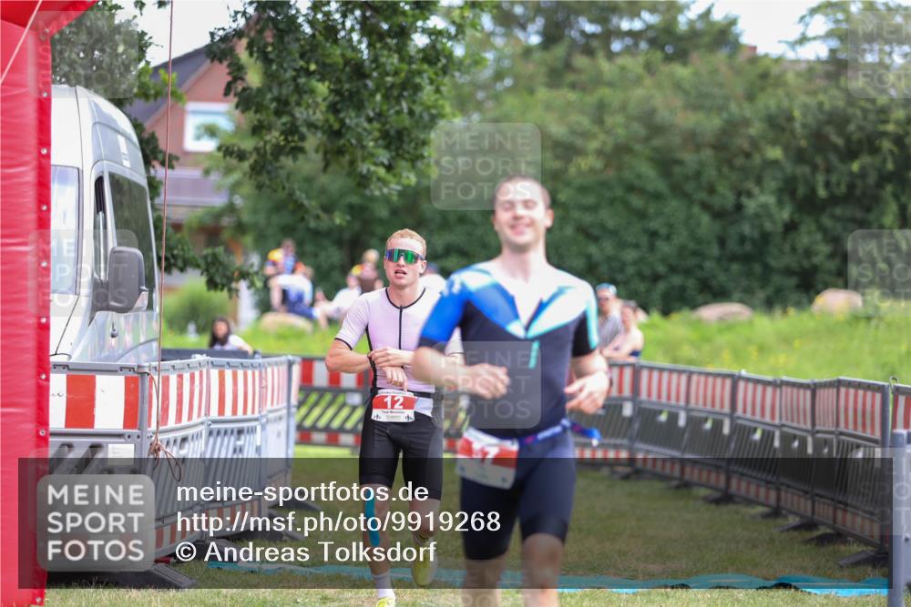 21.06.2026 - 29. Vierlanden-Triathlon Andreas Tolksdorf http://msf.ph/oto/9919268 21.06.2026 12:46:27 Ziel 12, 57 meine-sportfotos.de