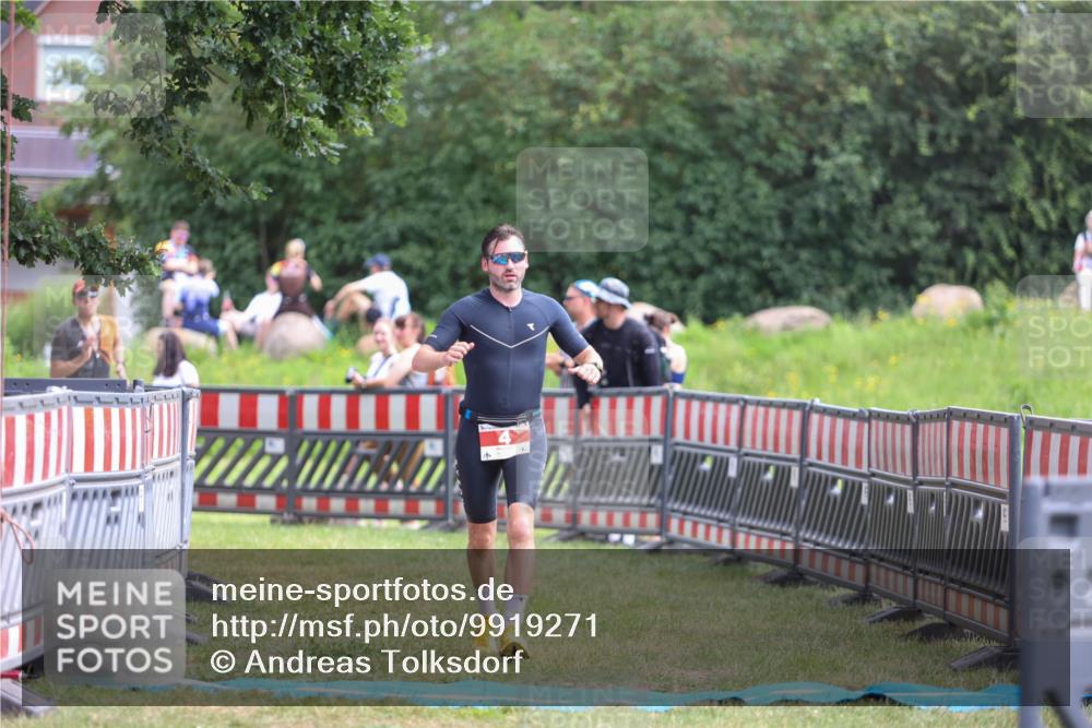 21.06.2026 - 29. Vierlanden-Triathlon Andreas Tolksdorf http://msf.ph/oto/9919271 21.06.2026 12:47:06 Ziel 4, 704 meine-sportfotos.de