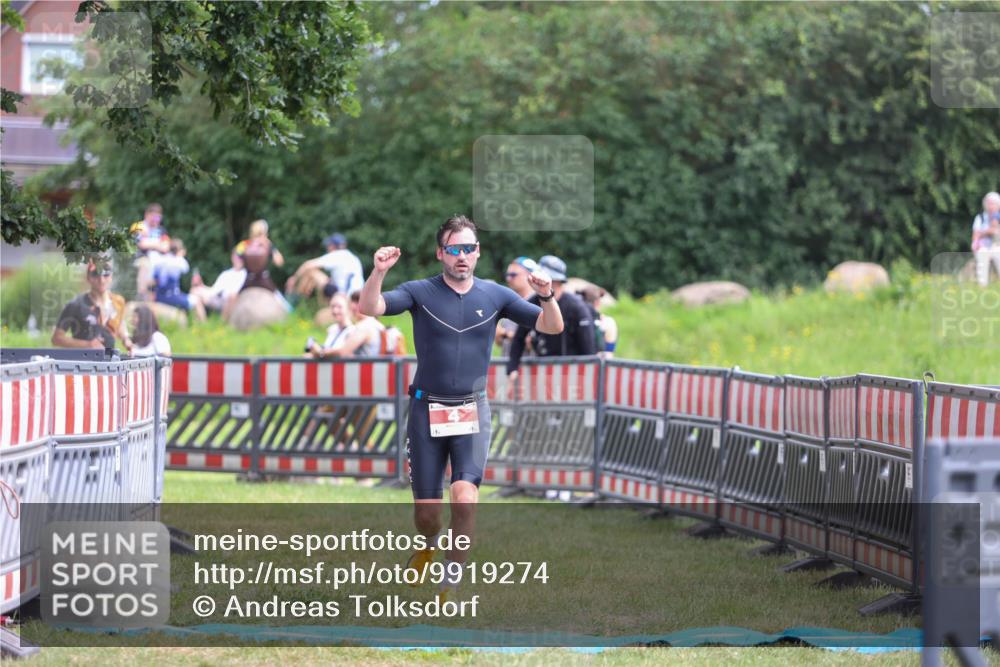 21.06.2026 - 29. Vierlanden-Triathlon Andreas Tolksdorf http://msf.ph/oto/9919274 21.06.2026 12:47:06 Ziel 4, 704 meine-sportfotos.de