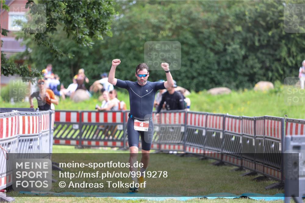 21.06.2026 - 29. Vierlanden-Triathlon Andreas Tolksdorf http://msf.ph/oto/9919278 21.06.2026 12:47:06 Ziel 4, 704 meine-sportfotos.de
