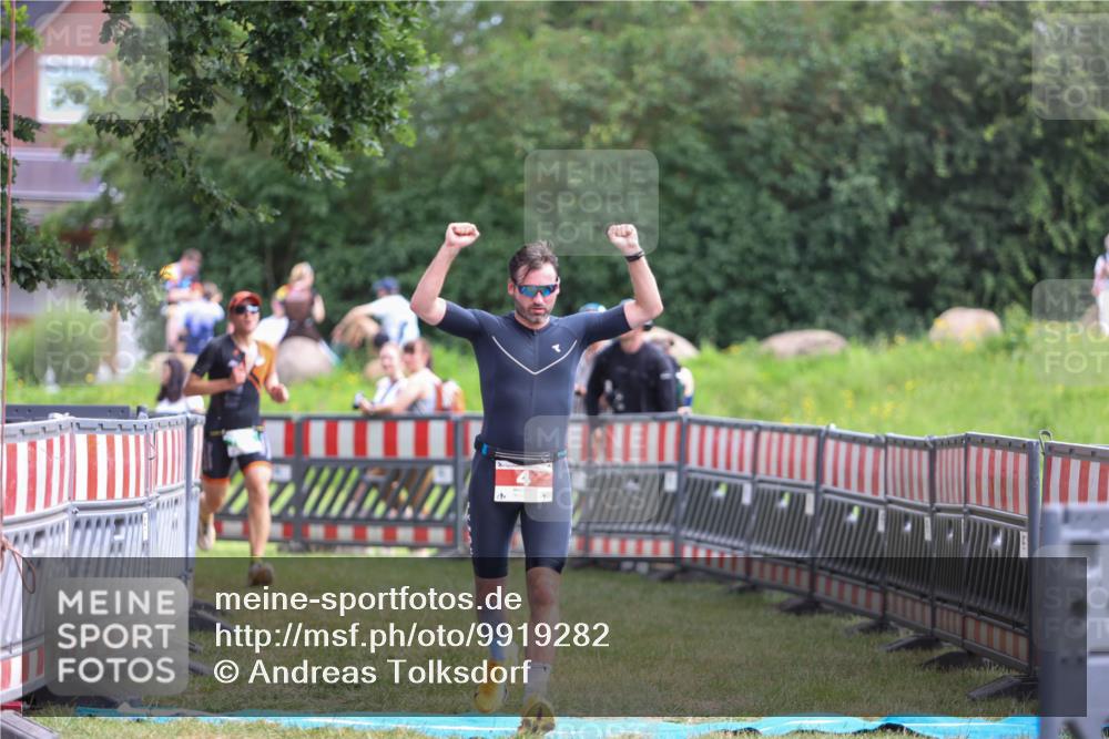 21.06.2026 - 29. Vierlanden-Triathlon Andreas Tolksdorf http://msf.ph/oto/9919282 21.06.2026 12:47:06 Ziel 4, 704 meine-sportfotos.de
