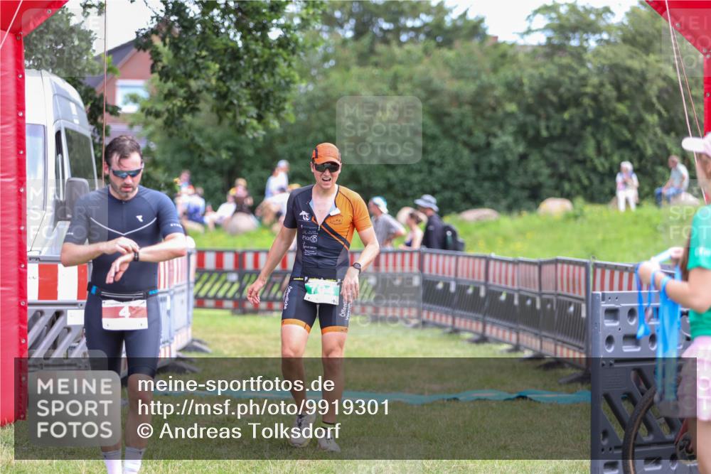 21.06.2026 - 29. Vierlanden-Triathlon Andreas Tolksdorf http://msf.ph/oto/9919301 21.06.2026 12:47:13 Ziel 704 meine-sportfotos.de