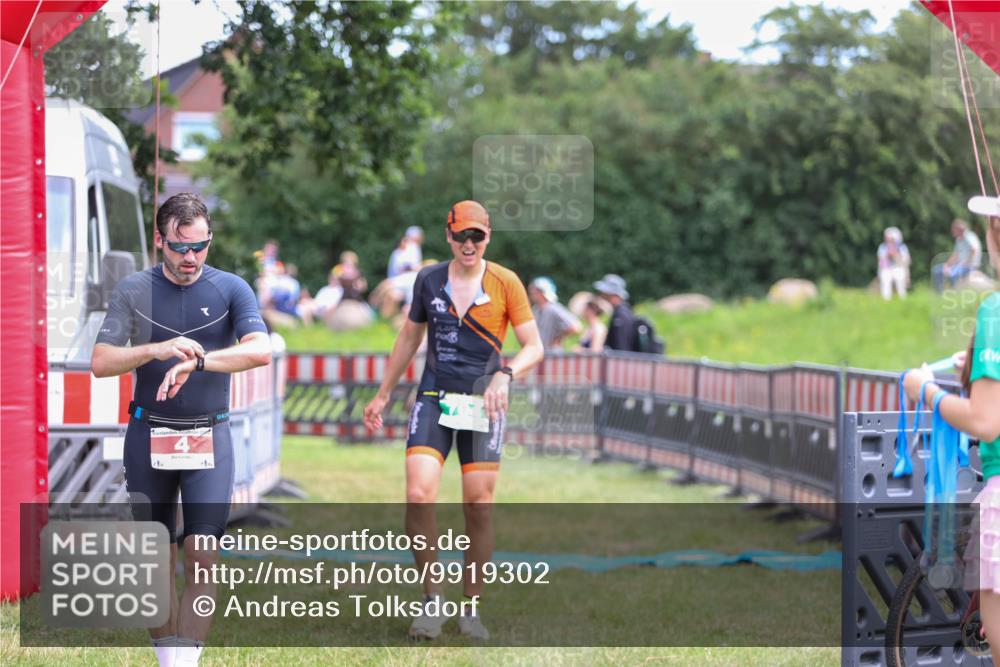 21.06.2026 - 29. Vierlanden-Triathlon Andreas Tolksdorf http://msf.ph/oto/9919302 21.06.2026 12:47:13 Ziel 704 meine-sportfotos.de