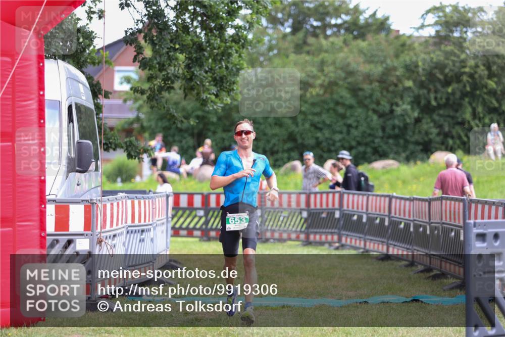 21.06.2026 - 29. Vierlanden-Triathlon Andreas Tolksdorf http://msf.ph/oto/9919306 21.06.2026 12:47:36 Ziel 653 meine-sportfotos.de