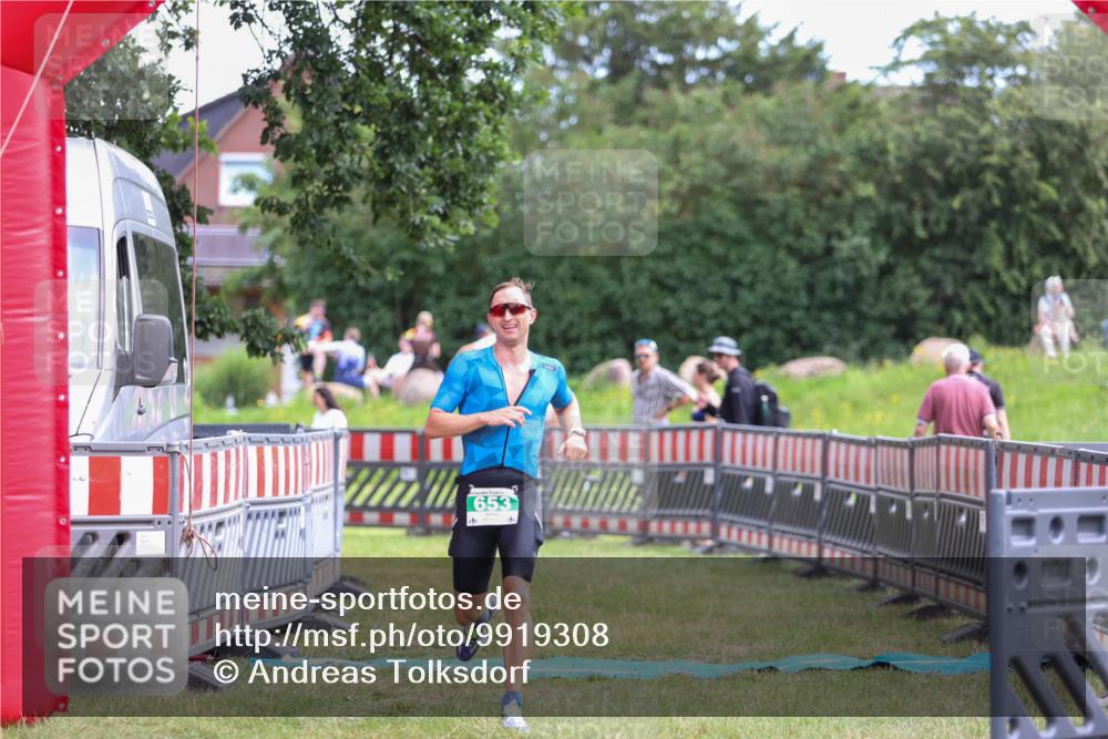 21.06.2026 - 29. Vierlanden-Triathlon Andreas Tolksdorf http://msf.ph/oto/9919308 21.06.2026 12:47:36 Ziel 653 meine-sportfotos.de