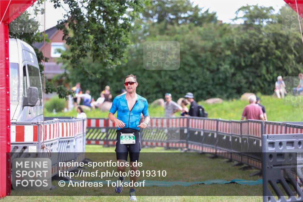 21.06.2026 - 29. Vierlanden-Triathlon Andreas Tolksdorf http://msf.ph/oto/9919310 21.06.2026 12:47:36 Ziel 653 meine-sportfotos.de