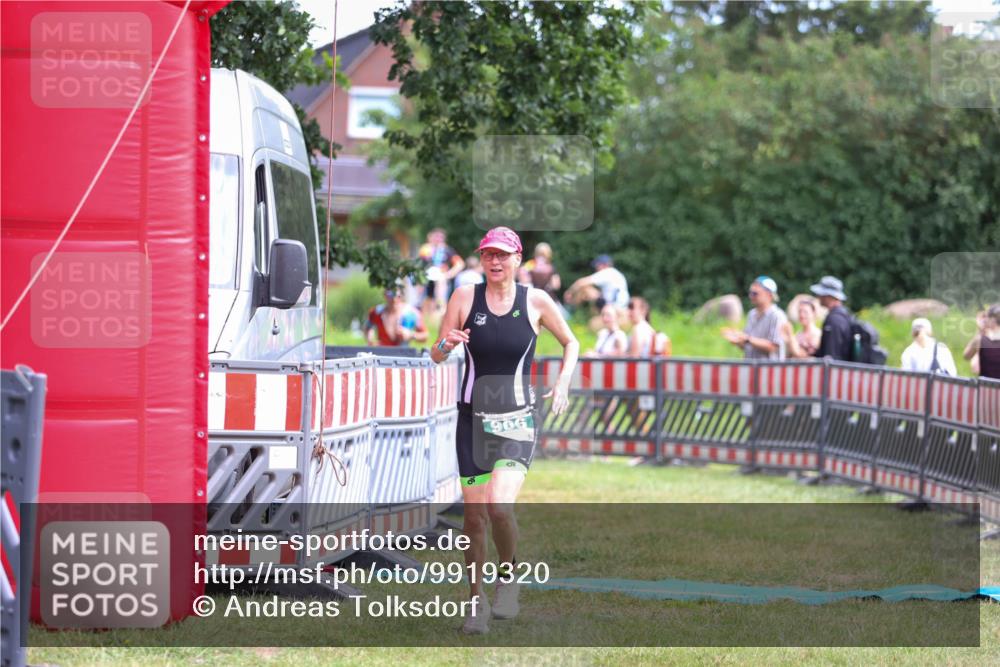 21.06.2026 - 29. Vierlanden-Triathlon Andreas Tolksdorf http://msf.ph/oto/9919320 21.06.2026 12:47:58 Ziel 197, 906 meine-sportfotos.de