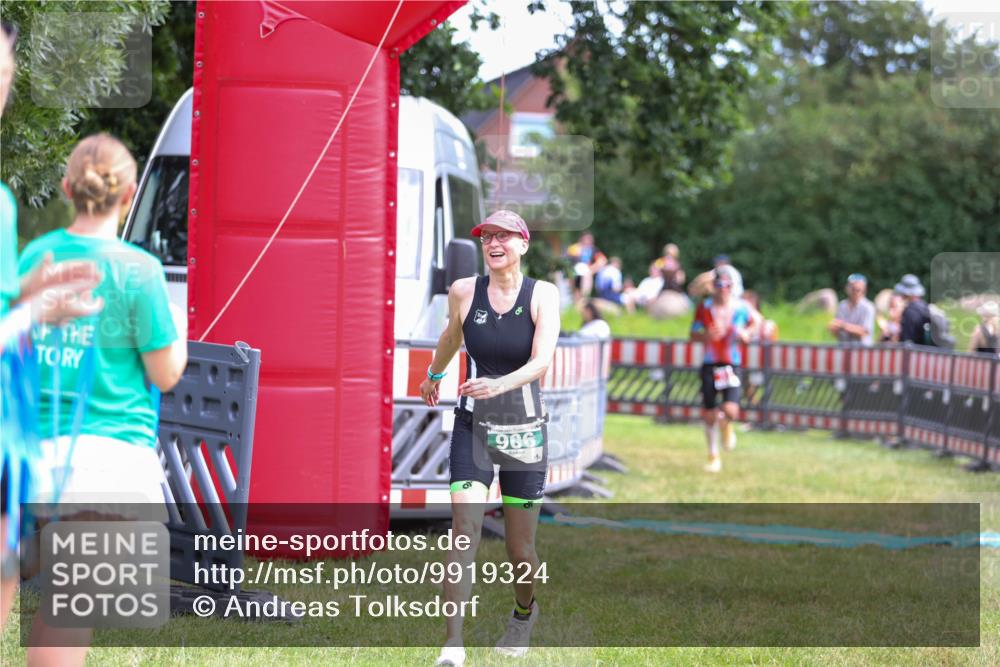 21.06.2026 - 29. Vierlanden-Triathlon Andreas Tolksdorf http://msf.ph/oto/9919324 21.06.2026 12:48:00 Ziel 197, 906 meine-sportfotos.de