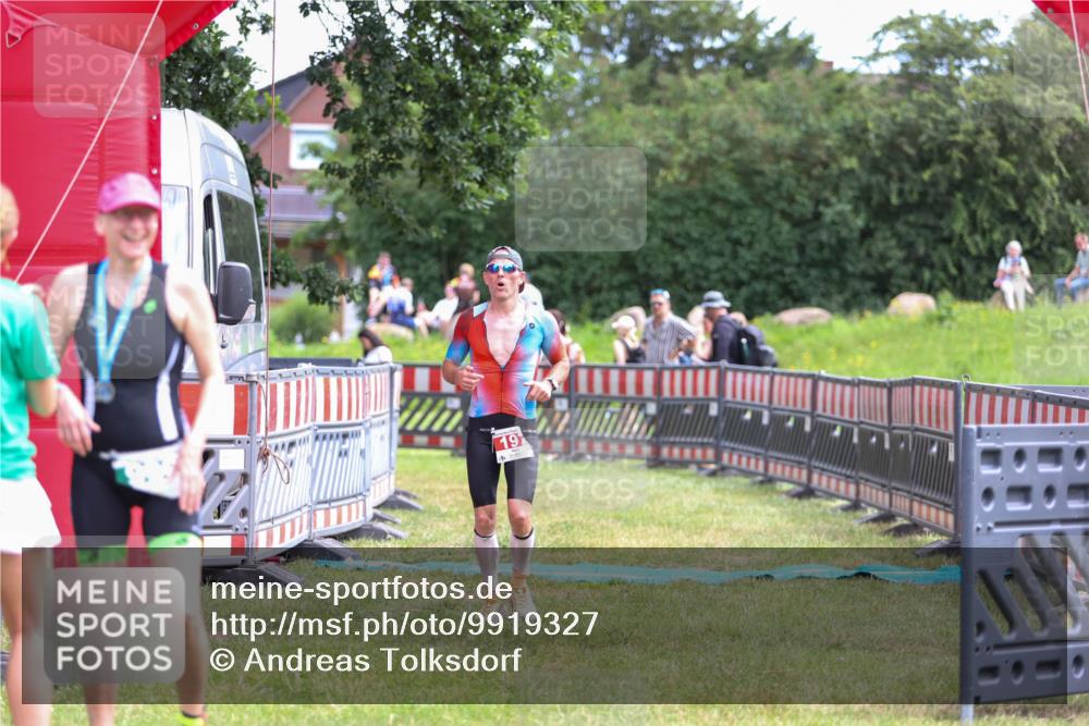 21.06.2026 - 29. Vierlanden-Triathlon Andreas Tolksdorf http://msf.ph/oto/9919327 21.06.2026 12:48:04 Ziel 197 meine-sportfotos.de
