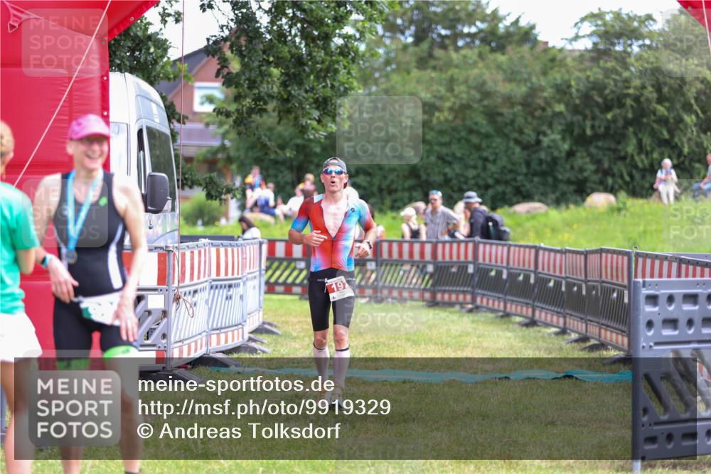 21.06.2026 - 29. Vierlanden-Triathlon Andreas Tolksdorf http://msf.ph/oto/9919329 21.06.2026 12:48:04 Ziel 197 meine-sportfotos.de
