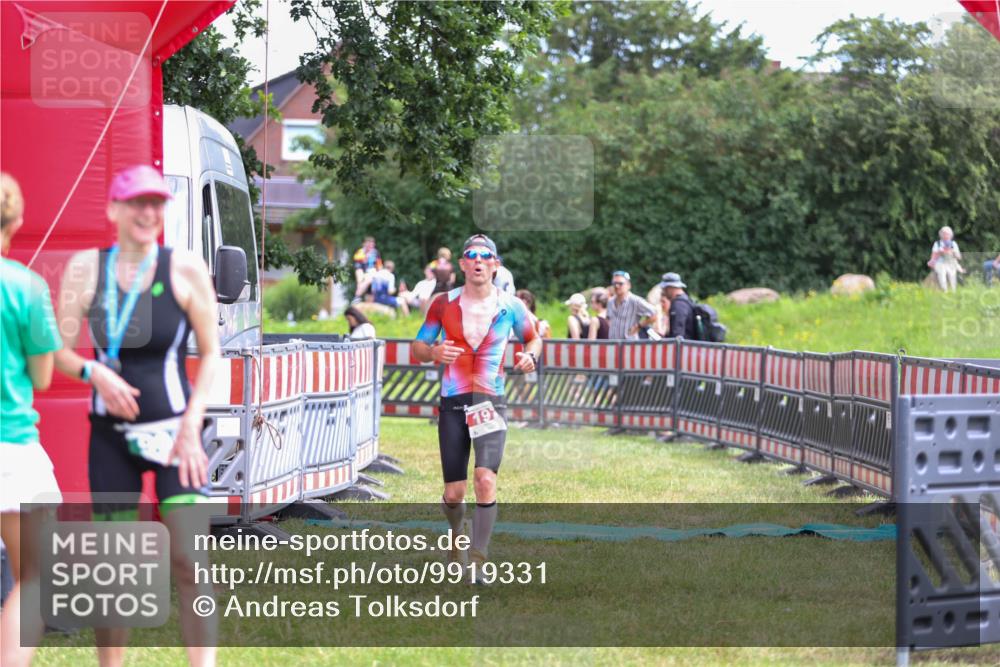 21.06.2026 - 29. Vierlanden-Triathlon Andreas Tolksdorf http://msf.ph/oto/9919331 21.06.2026 12:48:04 Ziel 197 meine-sportfotos.de