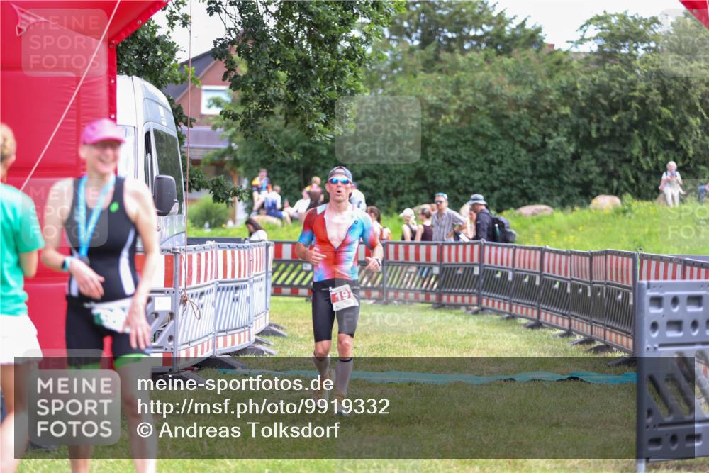 21.06.2026 - 29. Vierlanden-Triathlon Andreas Tolksdorf http://msf.ph/oto/9919332 21.06.2026 12:48:04 Ziel 197 meine-sportfotos.de